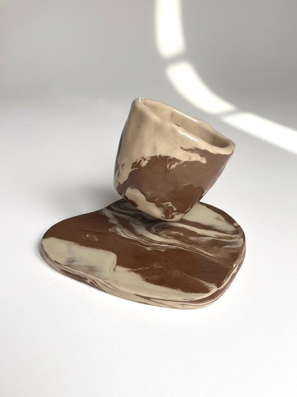 KUBEK MARMUREK Z TALERZYKIEM 350 ML